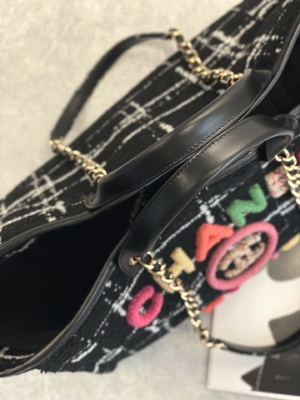 Chanel 2022 Niestandardowe markowe torby Sotheby's Tweedowa torba plażowa FW Rainbow Tote